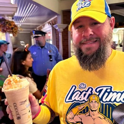 thebionicman_'s profile picture. wrestling fan, geek, chubby guy that used to be skinny and won’t let myself or anyone else forget it