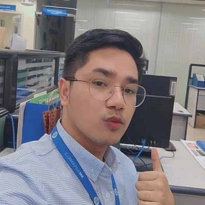 slowbvrn_'s profile picture. it's natural when things lose their shine, so other things can glow. 🍃