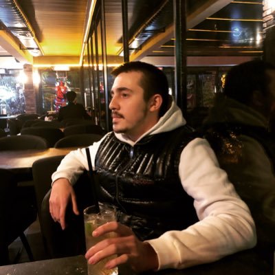 Biraz siyasi biraz mizahi ve eleştirili tw hesabı