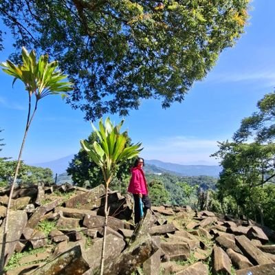 storyfromleeaan's profile picture. mom and dad of a princess, questioning many things