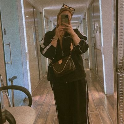 zainab13355's profile picture. 
