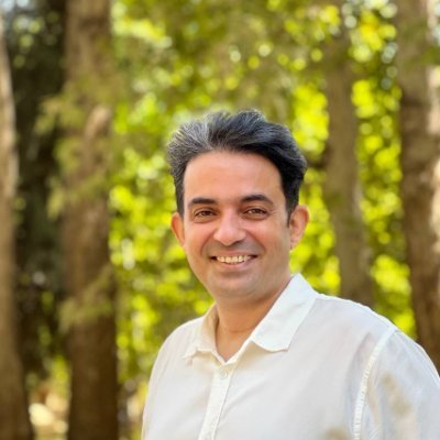 Parham_ni's profile picture. بابا و همسر