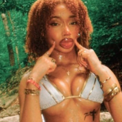 Darienthevibe's profile picture. 