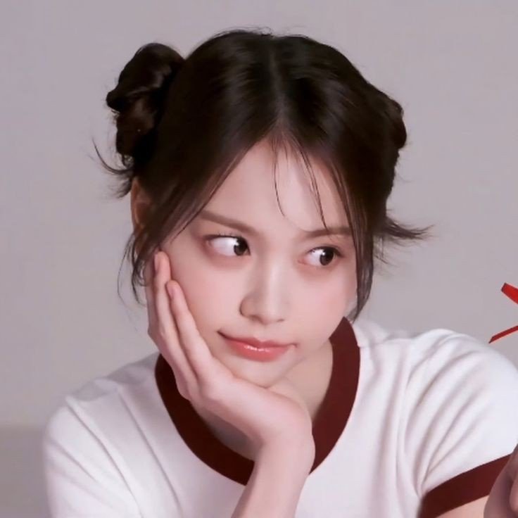 lupsical's profile picture. ㅤㅤShe blooms where silence breathes, Claire Lysvaine. #NewizzyAH