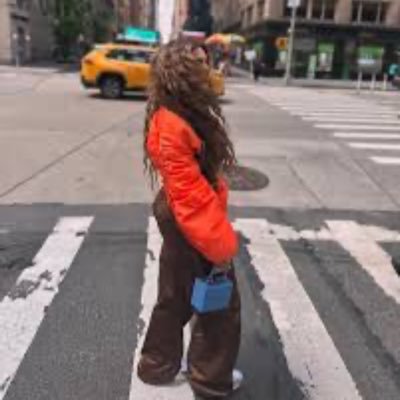 LesRiv201's profile picture. Doctora 👩‍⚕️ | Profesora 😎 | 27 años y rompiéndola 🔝 | Compartiendo lo que me apasiona | #AaronBailaEnHoy | #AlfredoAdameLaGranjaVIP