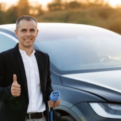 james_maxwell__'s profile picture. I’m James Maxwell! sharing behind the Scenes moment and a few Tesla insight from my side of the system and world 🌎 ⚡️🔋
