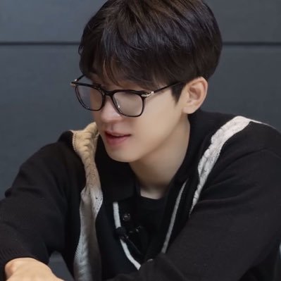 si_ev6's profile picture. #원우 #명호 #민규