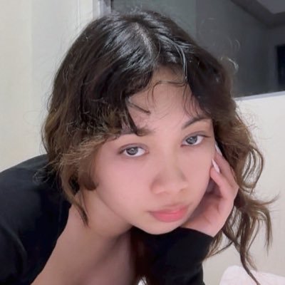 cesxca's profile picture. 多くの肌、少ない時間 – 果てしない海。