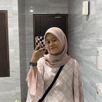 nadhiragstia's profile image