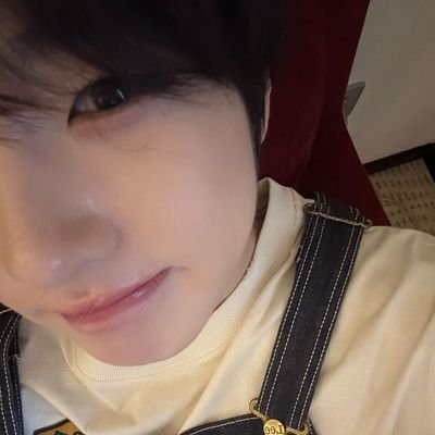 Meganovea's profile picture. 📖 — writing and reading is part of 
my life