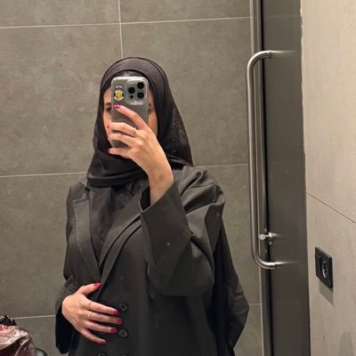 It's me, hi, I'm the problem 🐈‍⬛ قدسية توثيق اللحظات✨