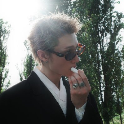 moontinblue's profile picture. page of everything i love