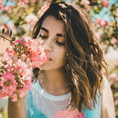 AysaVelev's profile picture. Bazen çalışıyor gibi yaparım.