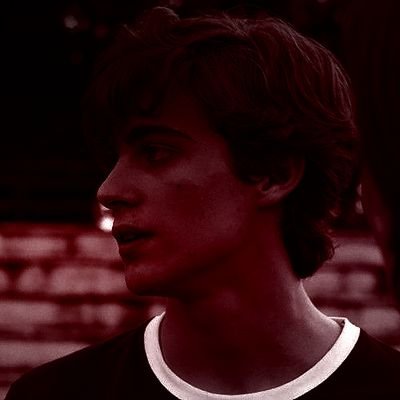 crlmsongaze's profile picture. 