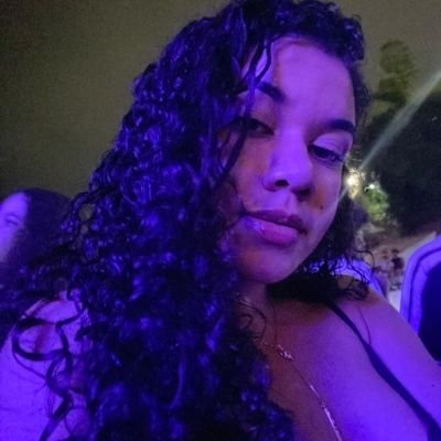 caomila_'s profile picture. minha cabeça falante fala pra caralho e aí my talking head stop makin sense