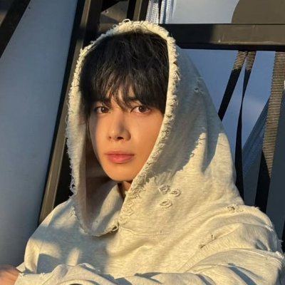 akaramelz's profile picture. 