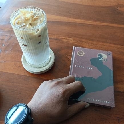 ApeInAMillion's profile picture. I'm into chats, coffee, movies, music, politics and poems. Drama intolerant. Poor. Not a saint, not an angel. | https://t.co/qy8bad8E2M