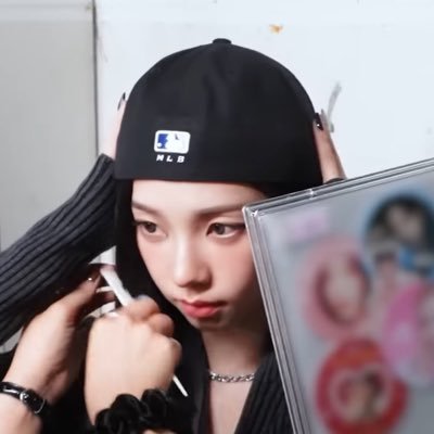 whoswh4le's profile picture. ‧˳ 𐙚🍹⠀girl 08 line ♡ she ( @ katarinabluu ,    @ imwinter ) #MY #Jiminjeong ̫ l o v e r r 🍒 — 𝝑𝝔