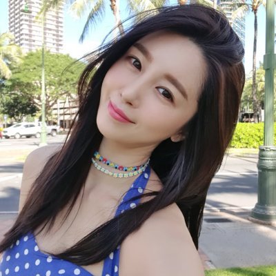 RosalineDuvall's profile picture. Founder & CEO | Passionate fashion designer | Style lover | Creating beauty one stitch at a time ✨👗