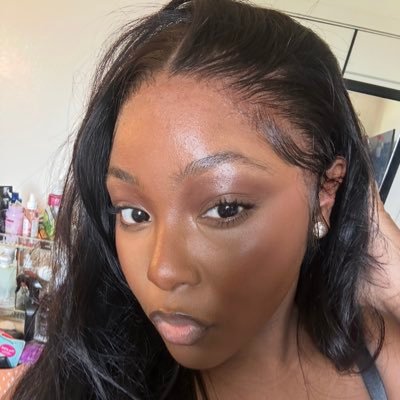 yoursporvida's profile picture. both the moon and the sun || 🍉