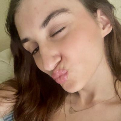 yyearningheart's profile picture. fangirl ★ lesbians, follow me!!