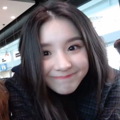 liviasterisco's profile picture. isso so pode ser fake nao e possivel que alguem possa se expor tanto ao ridiculo