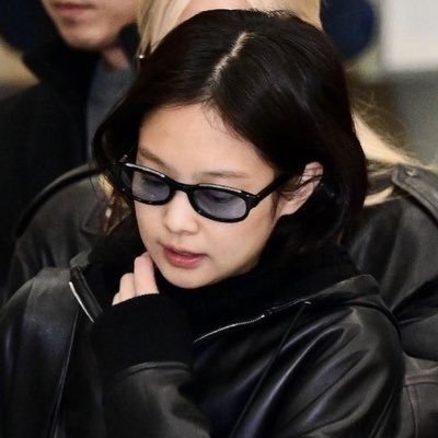 jnkzjm's profile picture. — listening to mind of mine with jennie | @flowersxzjm
