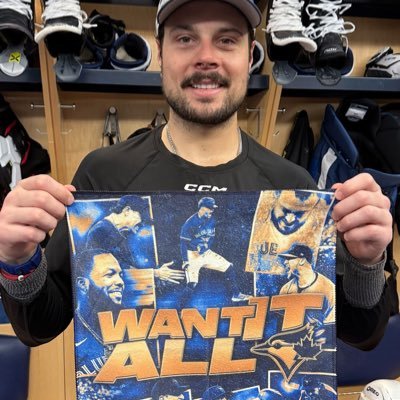 BlueJ4ysh0e's profile picture. Marketing student with a passion for the @Mapleleafs & the @BlueJays 🫶🏻🌷🍻