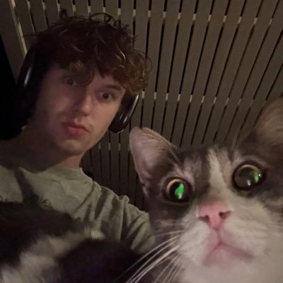 poespiemel's profile picture. hit the ALLAH button
