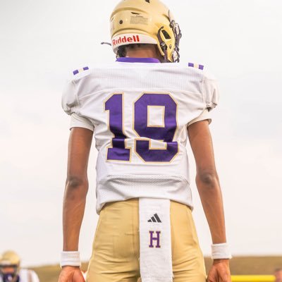 davis_anthony3's profile picture. QB ‘29 @PurplesFootball @BowlingGreenHighSchool 6’4 155lbs | 3.0 GPA | QB Coach: @jordan_leach10