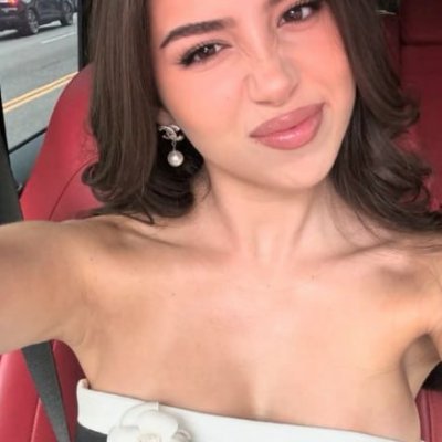 derosazheal's profile picture. sinngie & smiling 😘