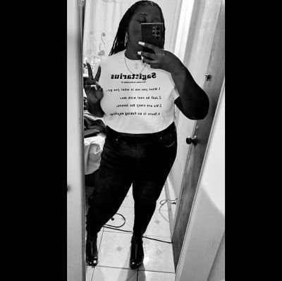 Fluffie_Empress's profile picture. BSc. Animal Biology m. Psychology | Lover of Foolishness | Melaninaire 🖤 | ⚤