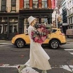 Yvouca23494's profile picture. 
