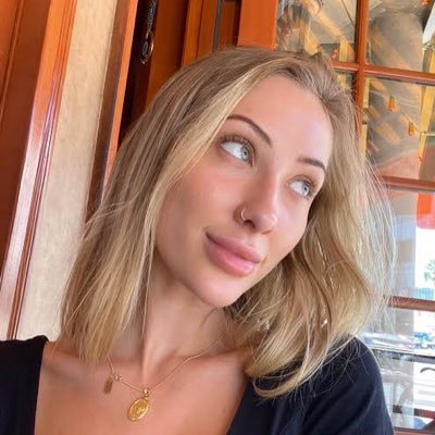 mia_kelly76021's profile picture. To be honest I know it’s hard to trust people you meet online,  if you don't mind DM me let get to know each I’m professional be honestly