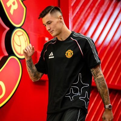 CrescentCF's profile picture. i used to be nicer