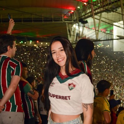 owcaroly's profile picture. três cores, um sentimento