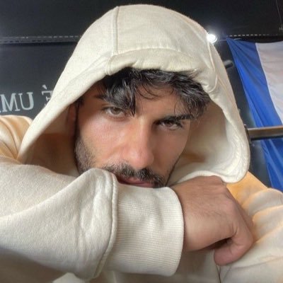 𖤐 لاتهدر حياتك في محاولة إبهار الآخرين بك