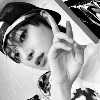 toeuijoo's profile picture. strange forever 🍊