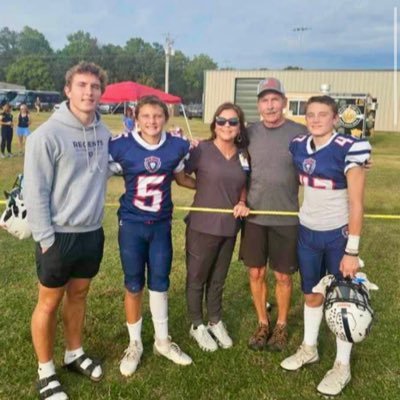 MaximDornbusch's profile picture. Regents school of Oxford
Football,baseball,track
Height 5’6
Weight 130
 forty yard dash 4.8
Vert 29 in