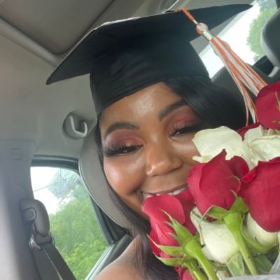 royaal_e's profile picture. $W33TH3@RT 😘👑💕