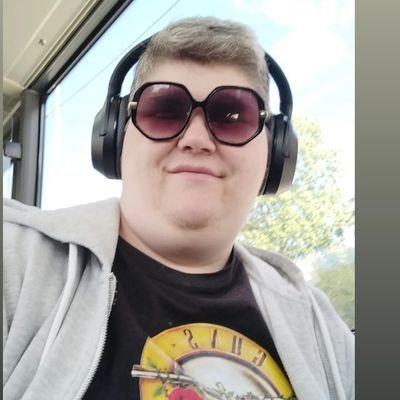 KimmoDaily's profile picture. 