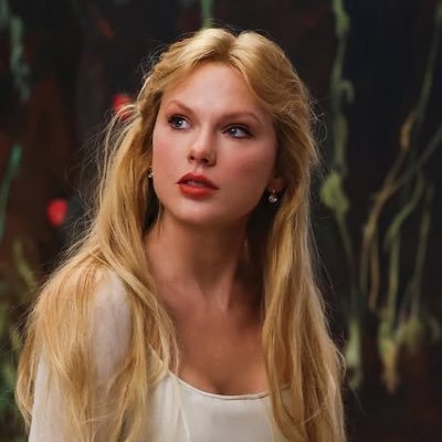 mariaoliviaacb's profile picture. professora de história & mestranda em história social na uerj