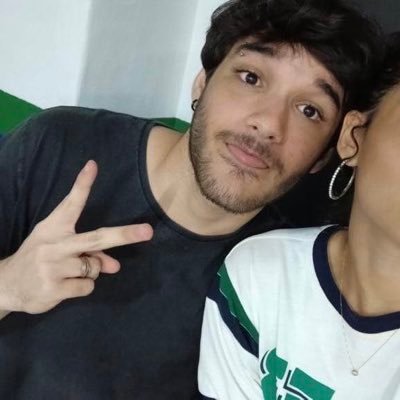 v1nh0br4nc0's profile picture. ੯‧̀͡⬮ 19, Curso Matemática e escuto ROCK, baixista nas horas vagas 🎸 - “In quello che si fa di nascosto, si può fare per 100 anni…”