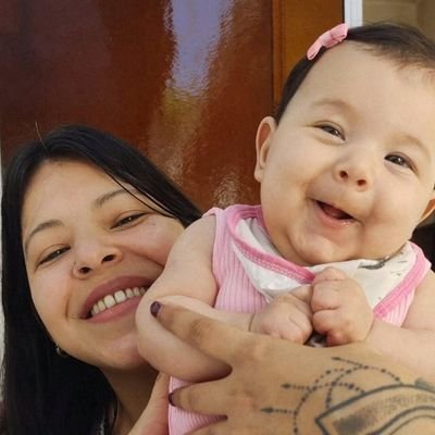 Mamá de Isabella ♥️ 
~~ Tu risa es la magia de los rocanroles~~❤️🤘🏾
China infinita ⭐⭐⭐
 09-12-18 🍻
💚
