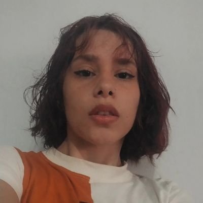 só uma futura engenheira mecânica explodindo pensamentos em palavras sem sentido