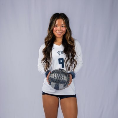SmithKatie2024's profile picture. @unhvolleyball #9