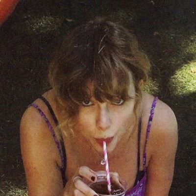 taydaughte's profile picture. and who's gonna hold you like me?