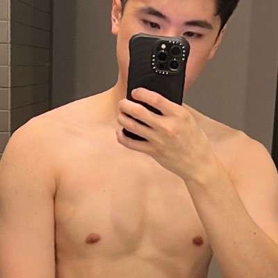 tsao32's profile picture. 聽說推特也可以約砲