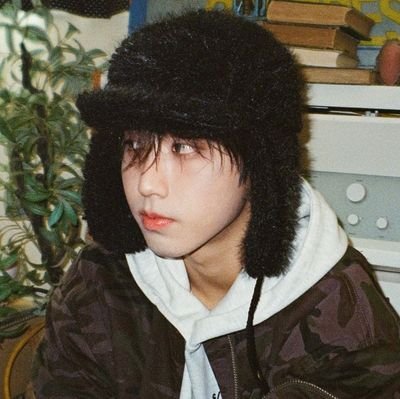 hyunprincesa's profile picture. ꩜  :  tudo tem um começo e um fim, e o Tempo leva todas as coisas.