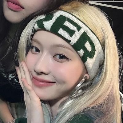 waiting4yourlve's profile picture. beom i yo komiendo pizza❤️🥺
Las personas son momentos y los momentos no son para siempre۫ ꣑ৎ
    #닝닝  ᥫ᭡.
filtra algo i te blokeo sap@ hdp